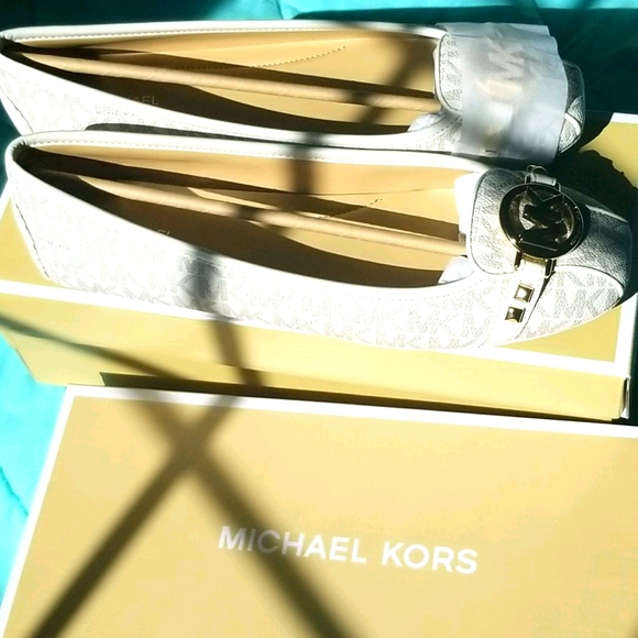 MK moccasin shoes - Picture 2 of 2